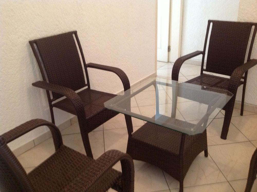 Lovely Apartment in Flic en Flac, Close to the Lovely Beach and all Amenities