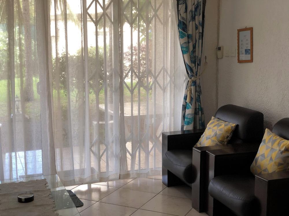 Lovely Apartment in Flic en Flac, Close to the Lovely Beach and all Amenities