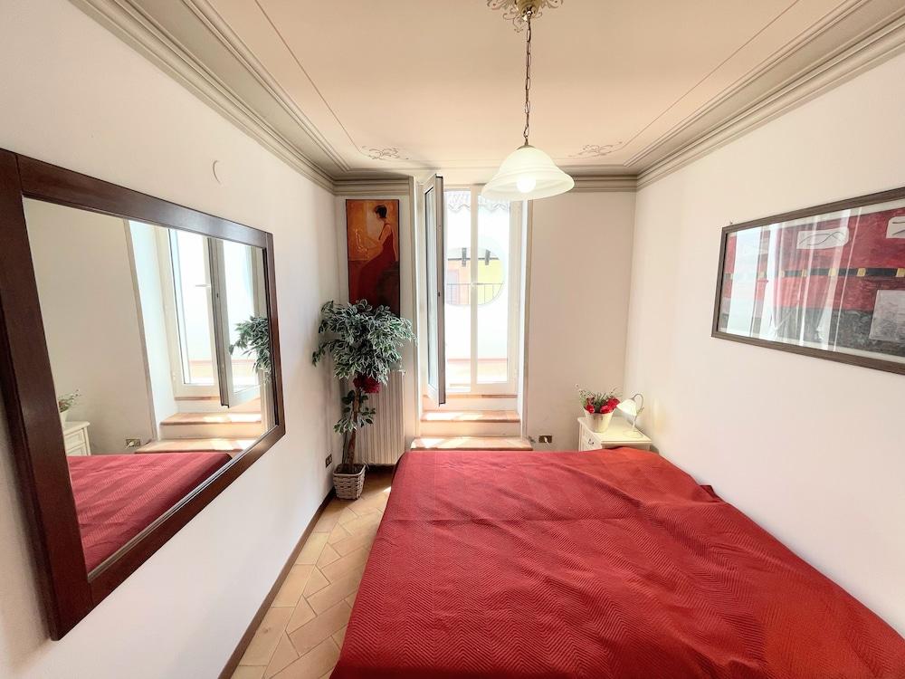 Central Spoleto Apartment With Large Sunny Terrace With Views