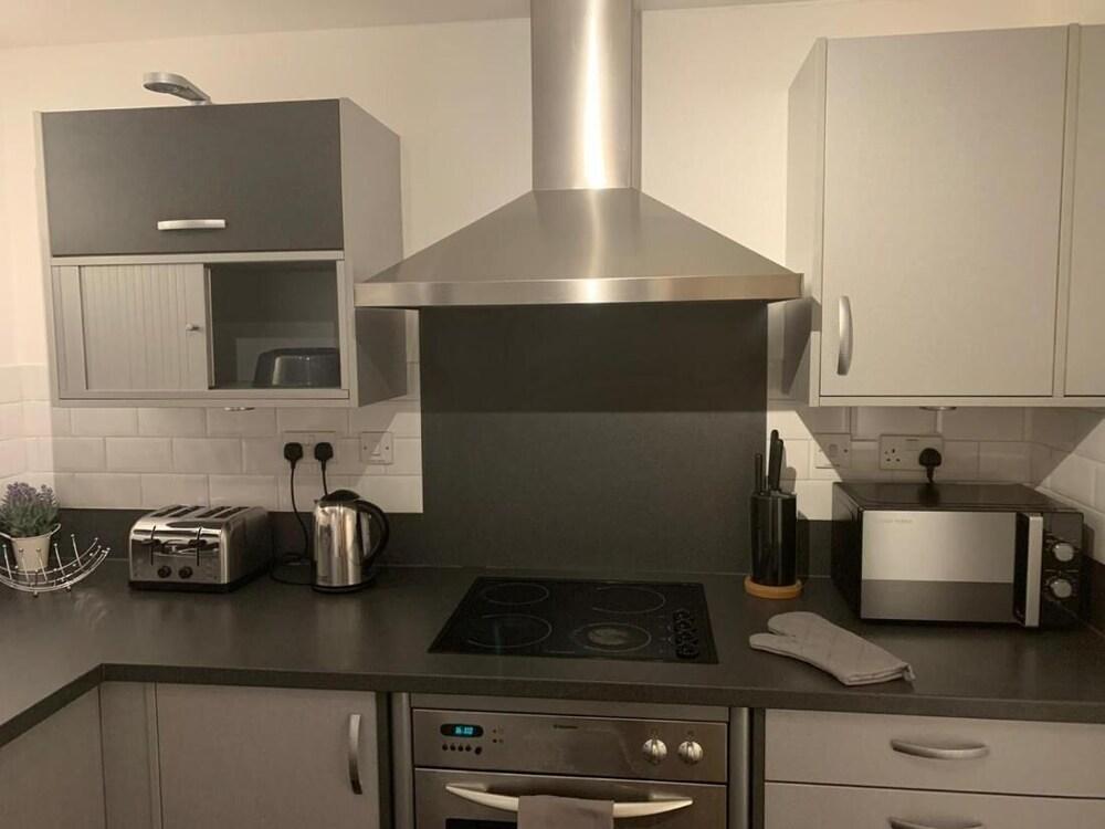 Absolute Stays At The Qube - Families Contractors, Free Wifi