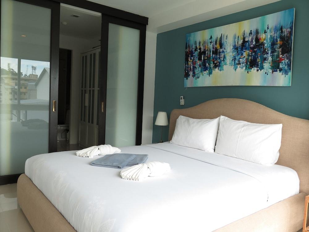 6-38 - 2 Bdr Condo With Balcony and Shared Pool