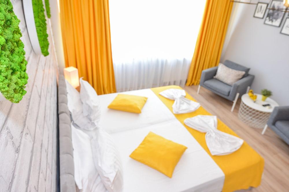 Candy Studio - Cismigiu Gardens - Quiet Room - Open Kitchen -smart Tv