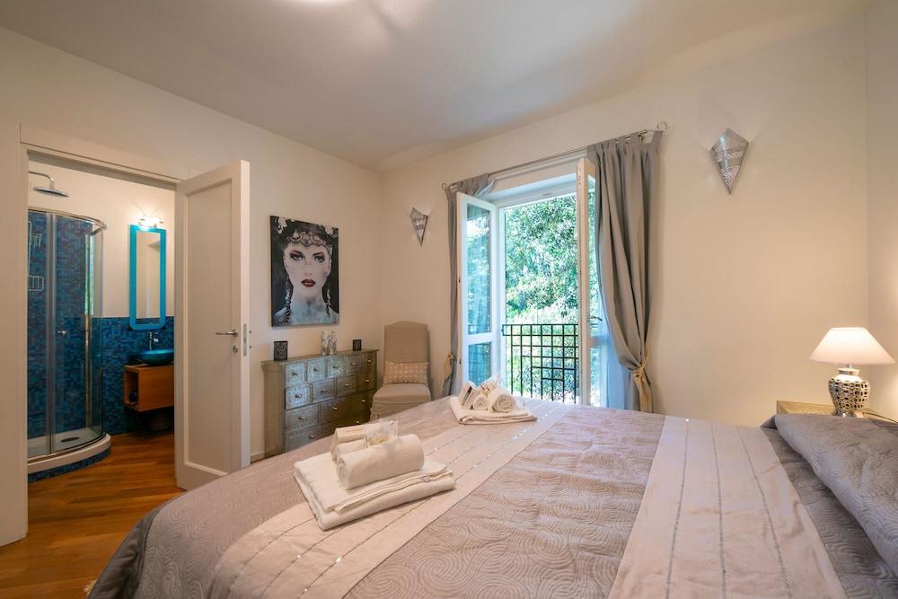 Villa Victor 100m from sea