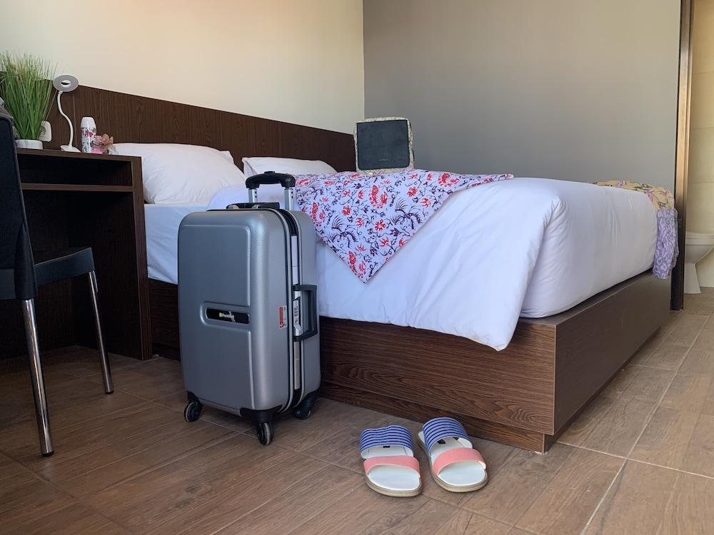 Amarilis near Sam Poo Kong