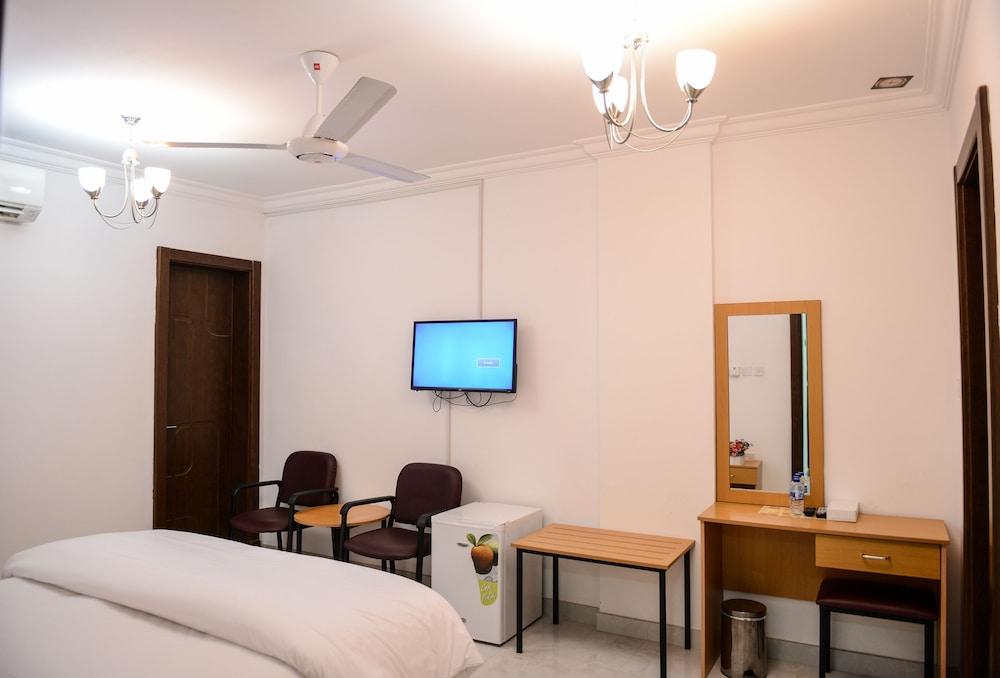 Oasis Hotel Apartments