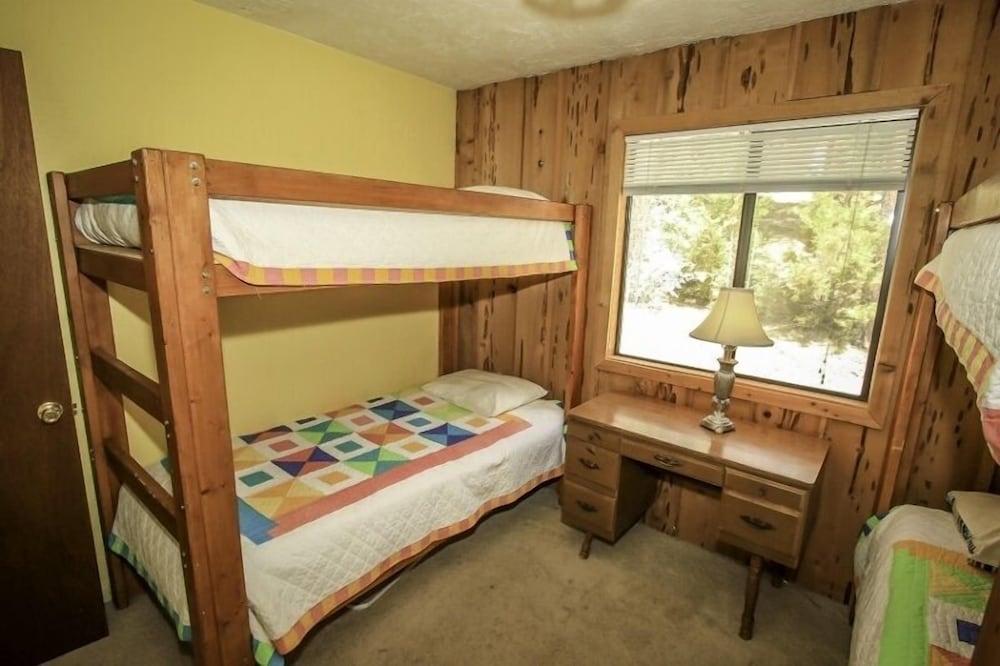 A Big Olympic Getaway 4 Bedroom Apts by RedAwning