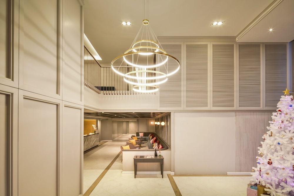 The Quarter Ploenchit by UHG