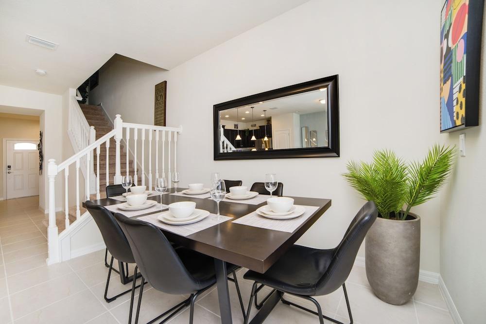 Townhome Splash Pool BBQ Free Water Park!