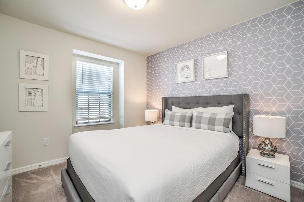 Townhome Splash Pool BBQ Free Water Park!