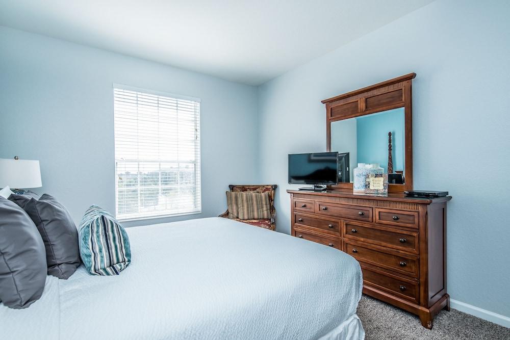 Top-floor Condo, Near Universal &convention Ctr