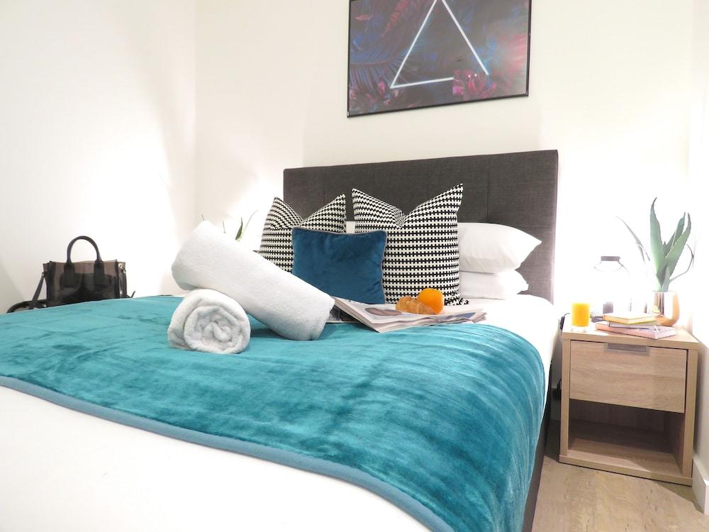 Tudors eSuite Grand Central Aparthotel