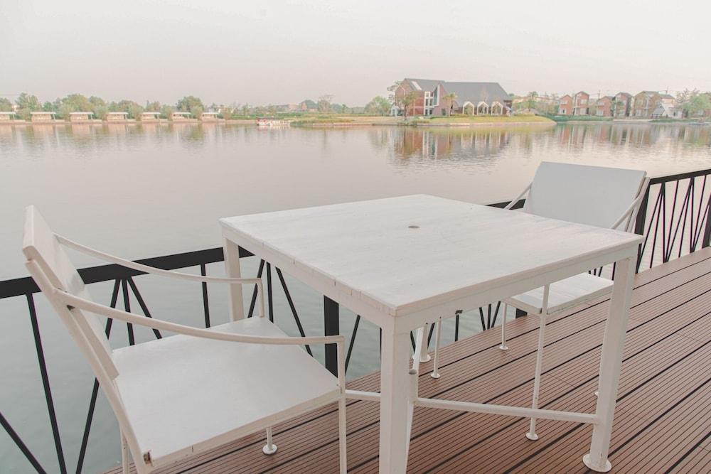 Saksiam Lakeside Resort