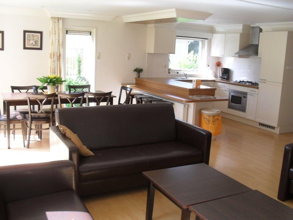 Tidy Holiday Home With Dishwasher