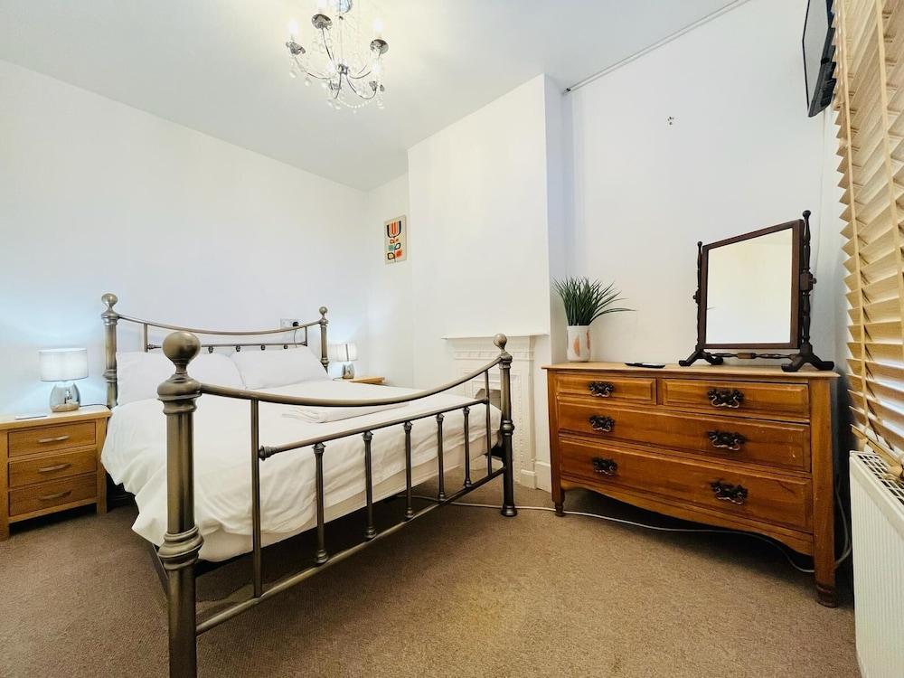 Lunas Cottage - Grove Road Cottages