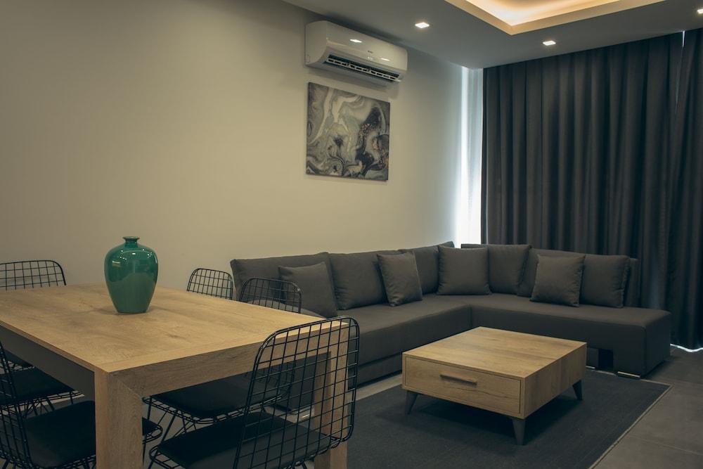 Courtyard Long beach Holiday Resort