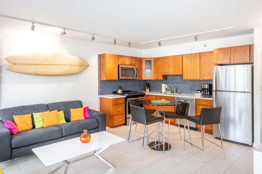 Deluxe Garden View Waikiki Banyan, Free Parking by Koko Resort Vacation Rentals