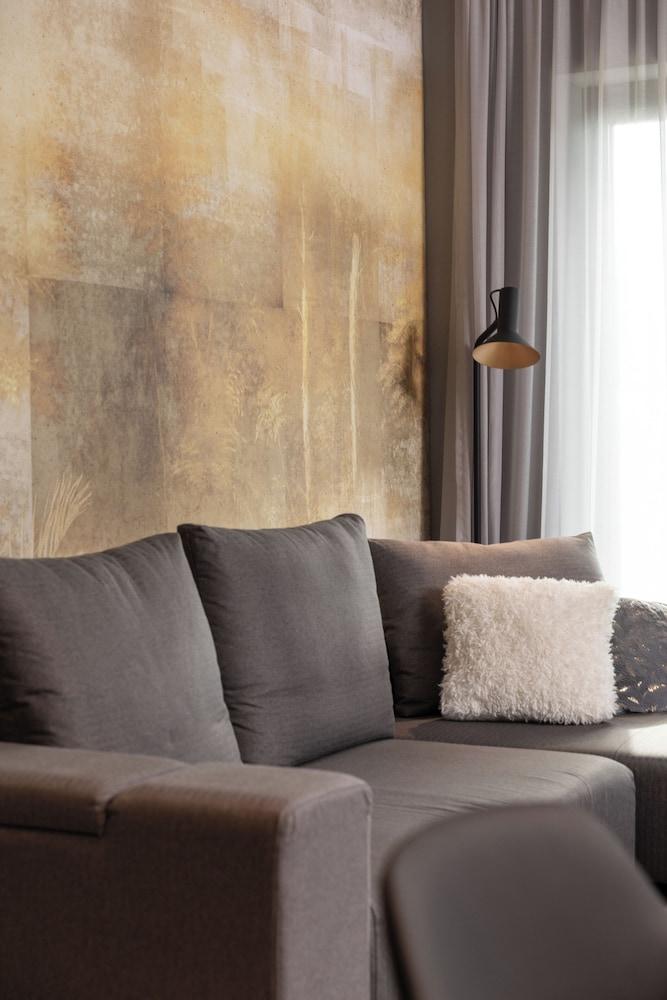 EAST GOING TRIPLE A Apartments