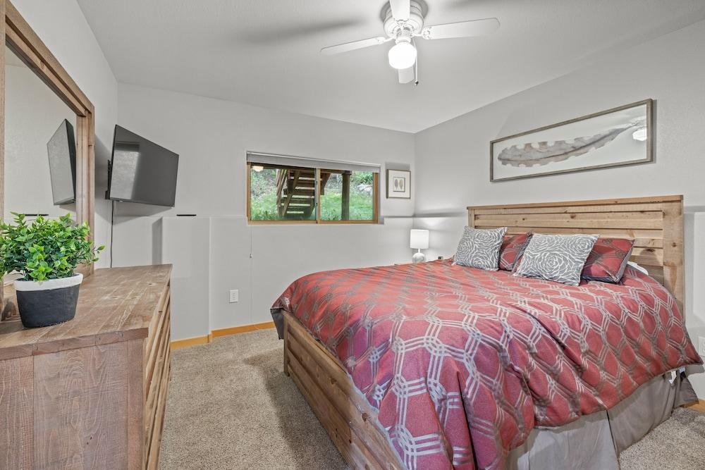 Cutty Sark Court #2 3br 2.5ba Mountain Views 3 Bedroom Townhouse by RedAwning