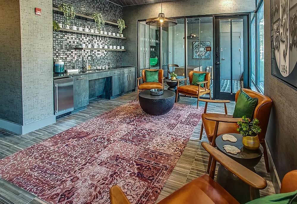 Luxury Furnished Apartments by Hyatus Downtown at Yale