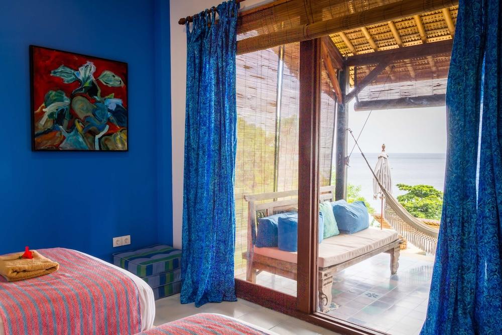 Aquamarine Beach Villas