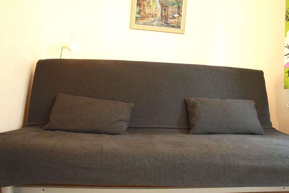 Spacious & Central - Rainbow B