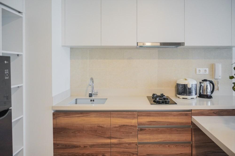 Comfortable 1BR Apartment at Marigold Nava Park