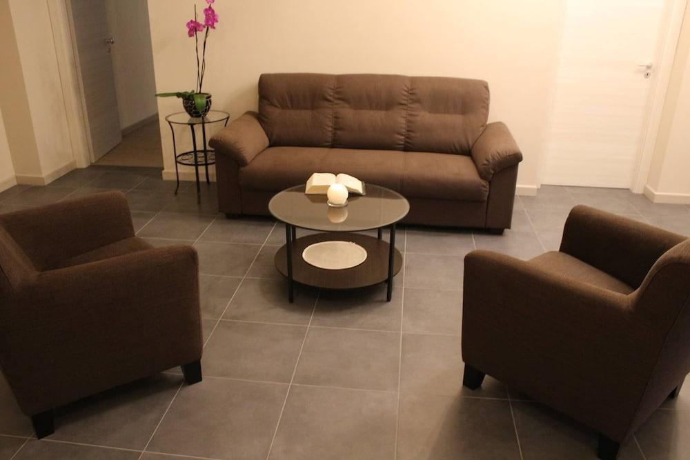 Room-camelia - Stanza Matrimoniale - B&b