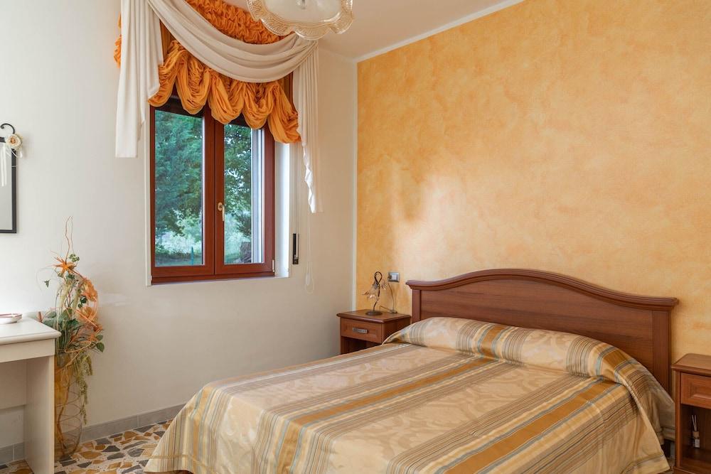 Bb La Mortella With Pool