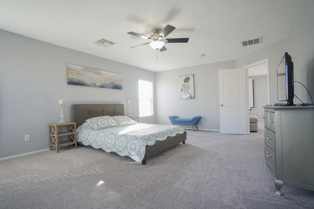 2400sqft House 6beds 3bath Pool Table BBQ