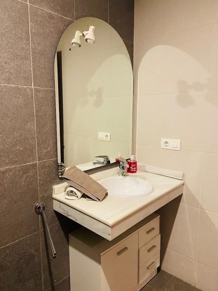 Estudio Edificio Serraneu Asn