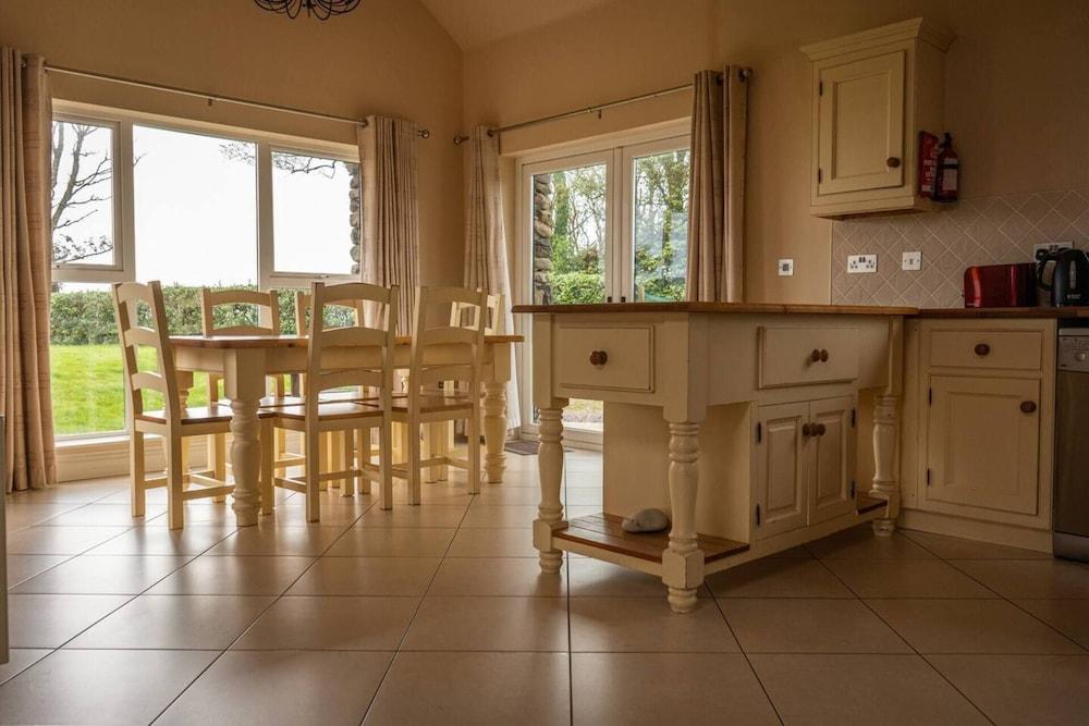 House 3 Dingle Manor Remarkable 3-bed House