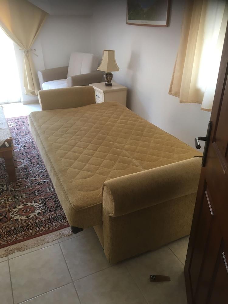 Frankies Penthouse Apartment