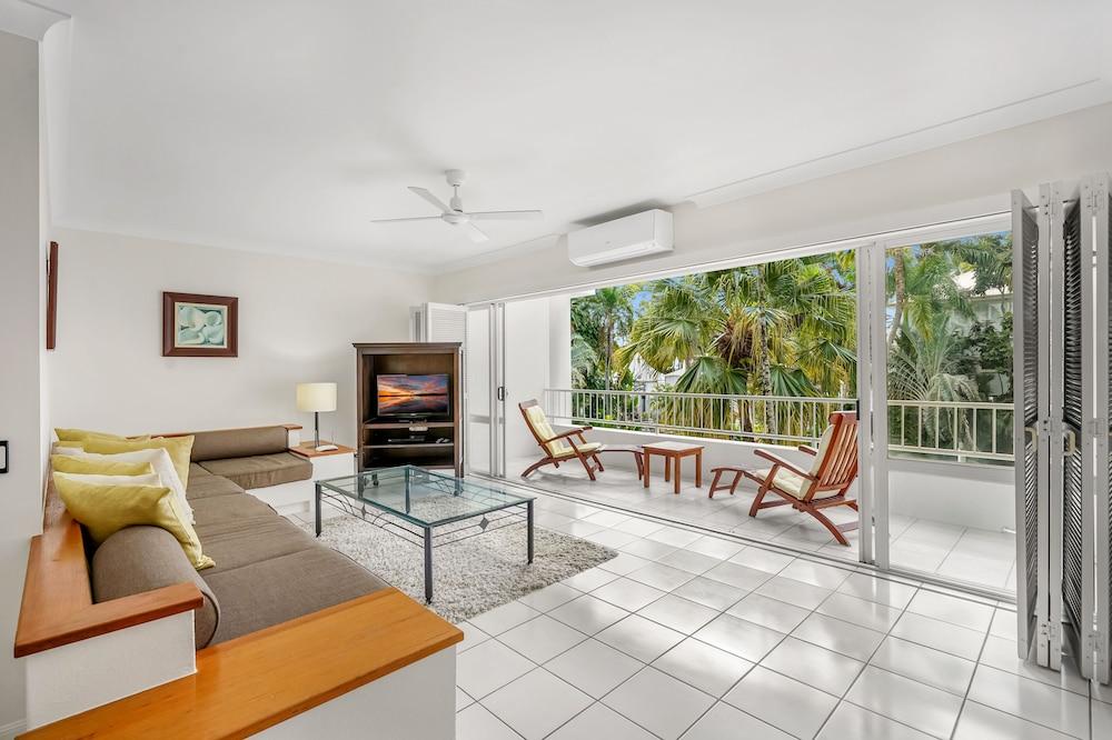 Poolside Apt in Alamanda Beachfront 77