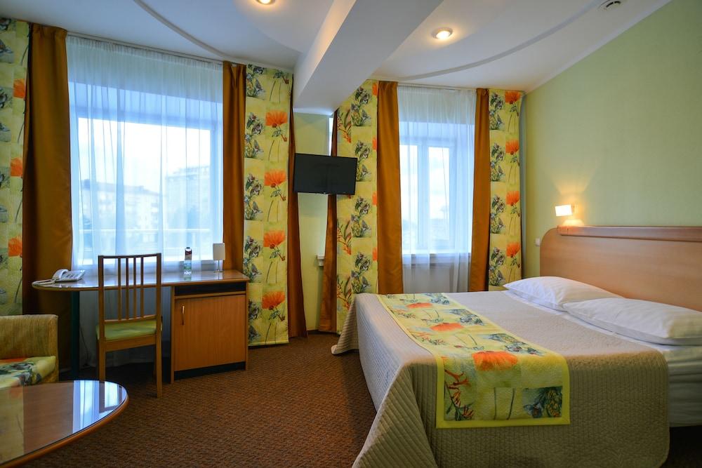 Hotel Mayak - Om Building