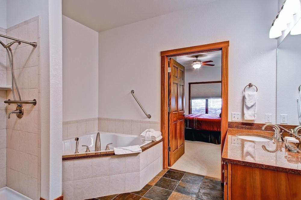 Black Canyon Inn Unit F2