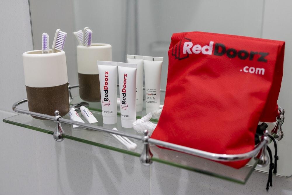 Reddoorz Plus @ Simpang USU Medan