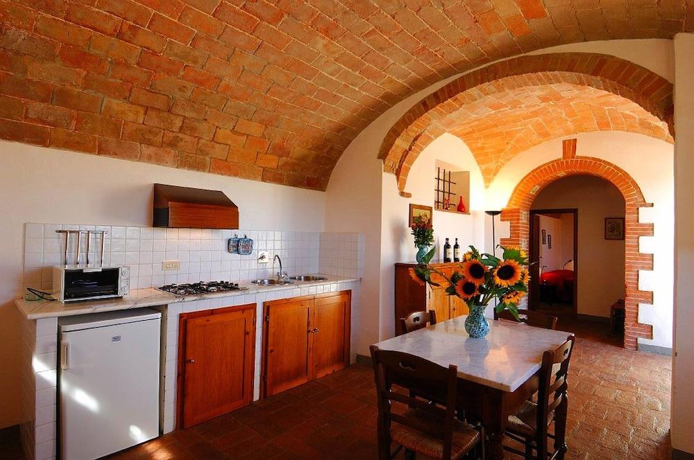 Tuscan Cottage With 2 Pools