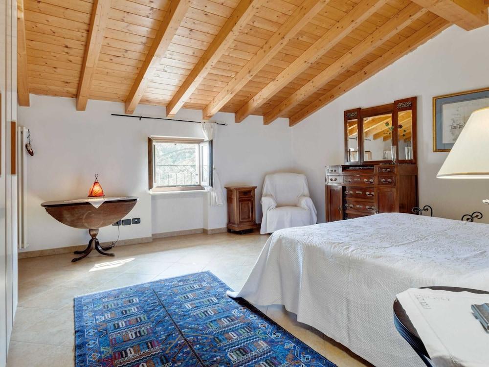 Belvilla by OYO Idra