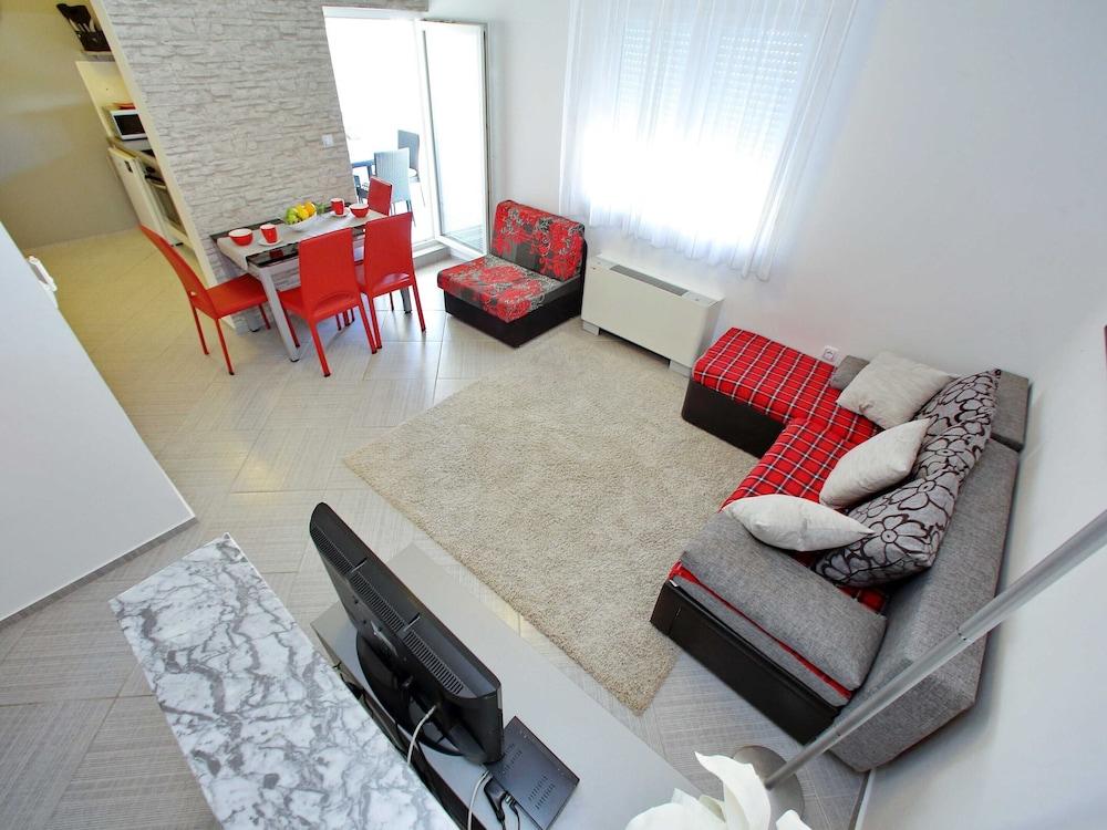 Tranquil Apartment in Bibinje With Garden