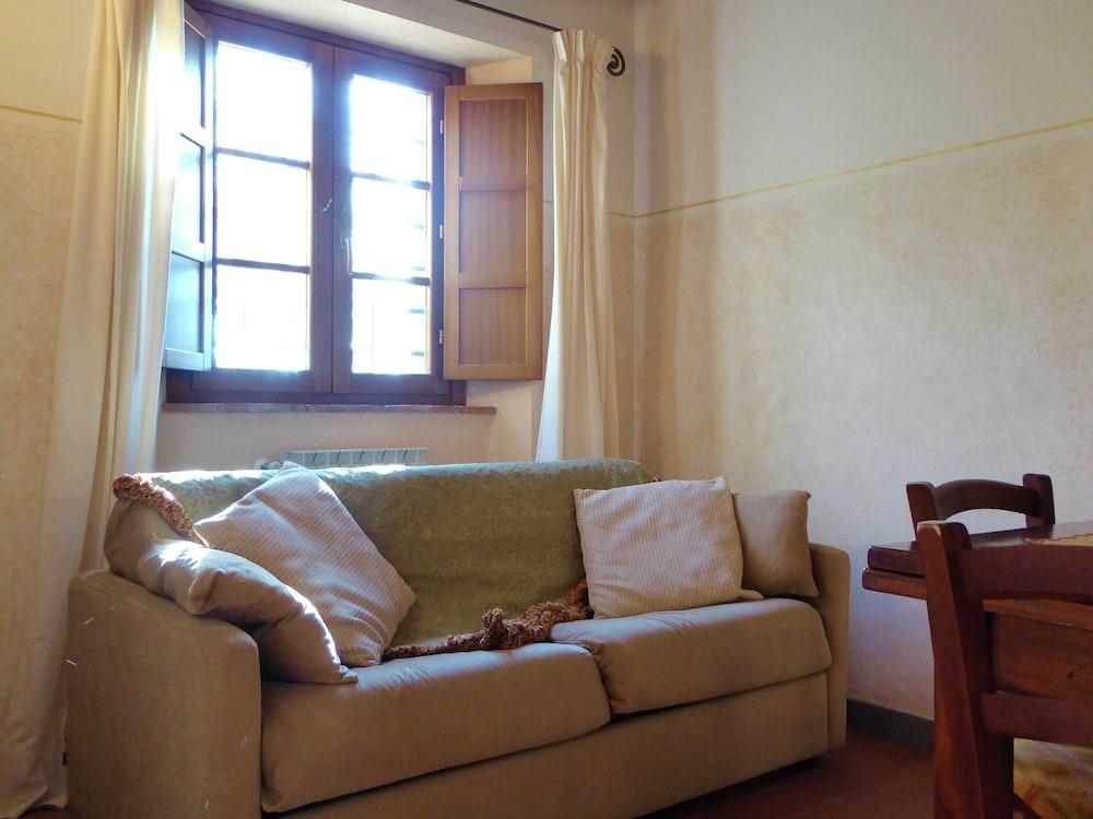 Holiday Home in Montecarelli With Pool