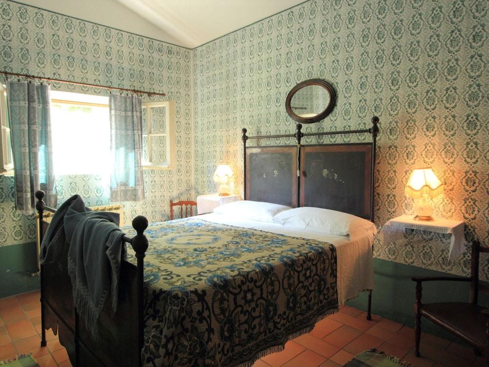 Eco-retreat With Pool