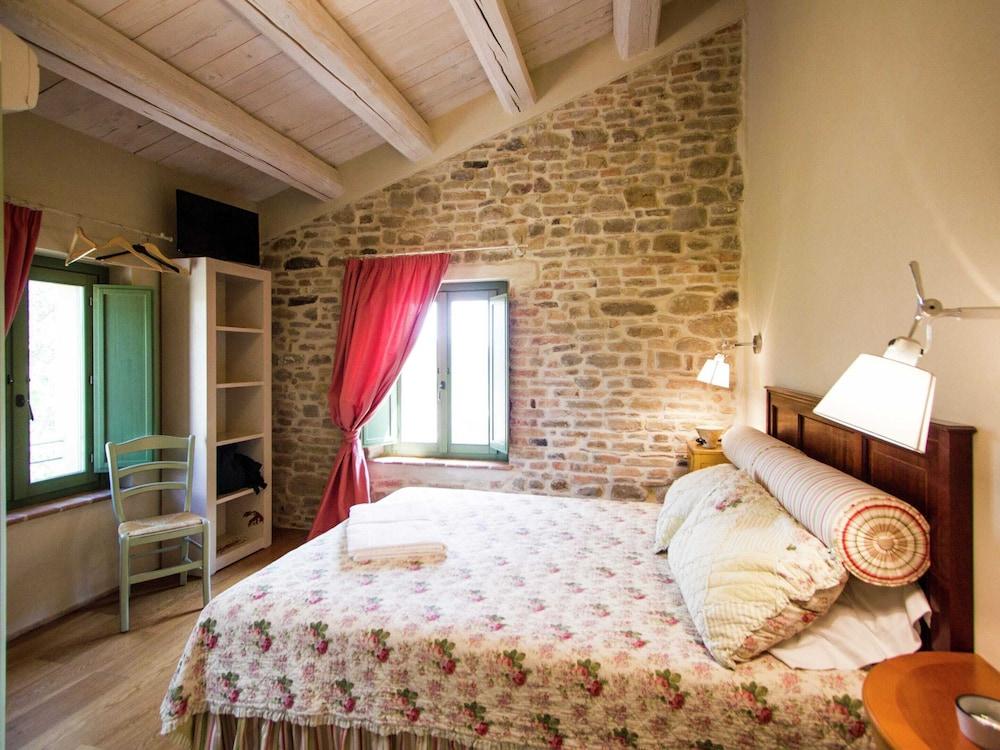 Villa w/ Wine Tours Near Beach