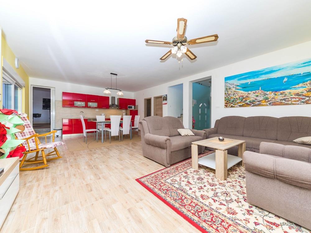 Simplistic Holiday Home in Okrug Gornji With Swimming Pool