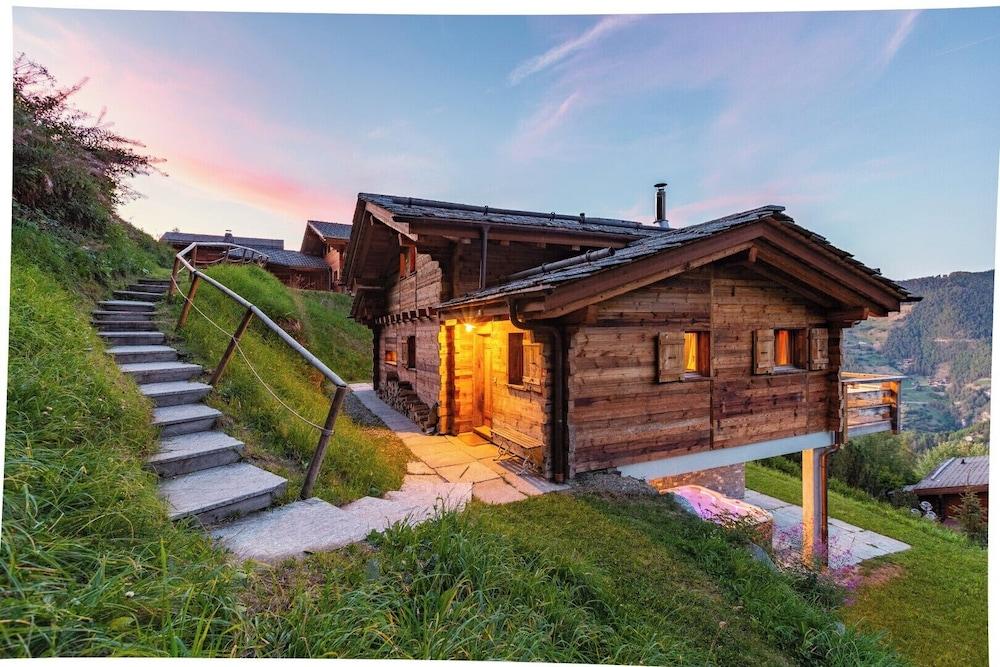 Authentic Swiss Spa Chalet Hot Tub & Sauna