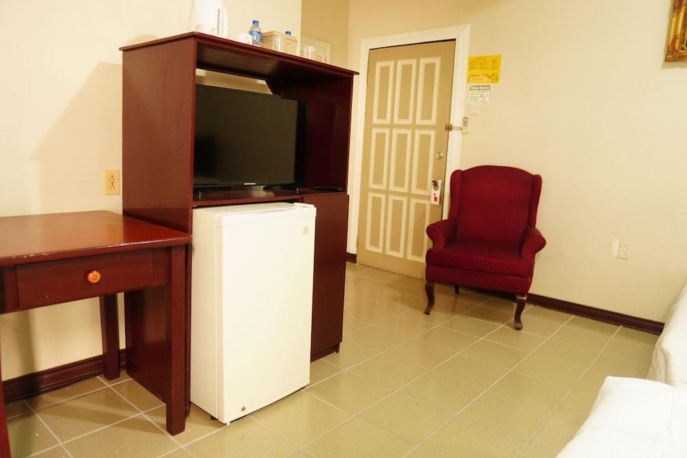 Regency Suites Hotel