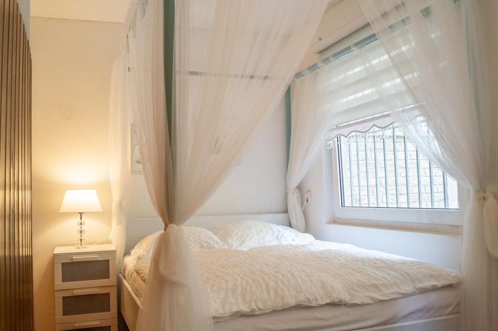 Timeless 2BR Near Downtown