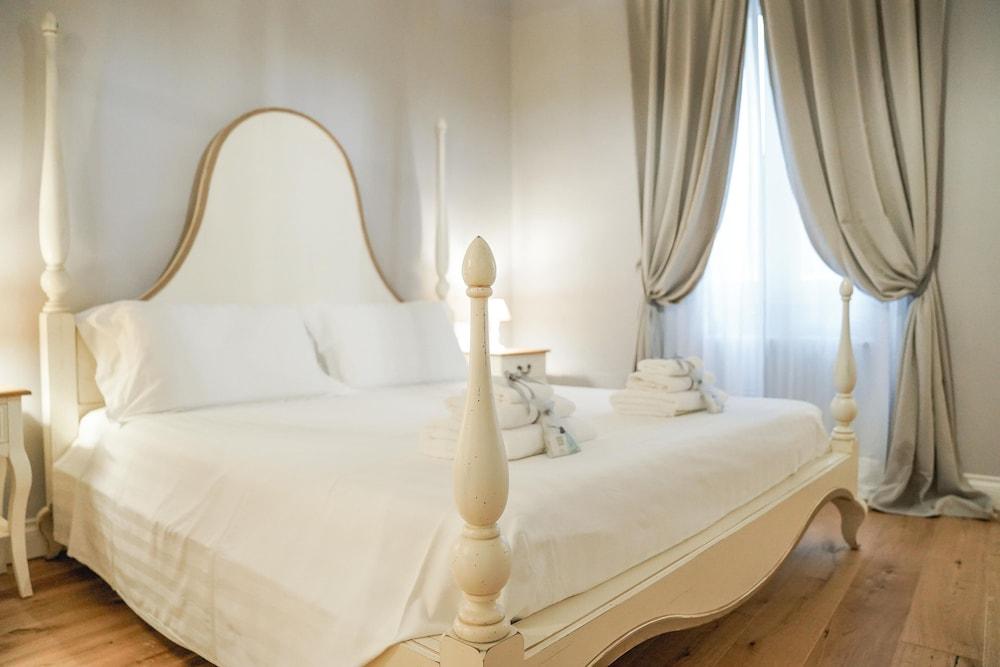 Art Apartment Black & White