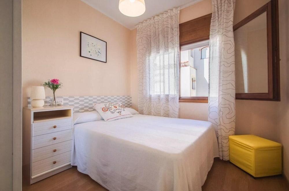 Nice Home see French Title