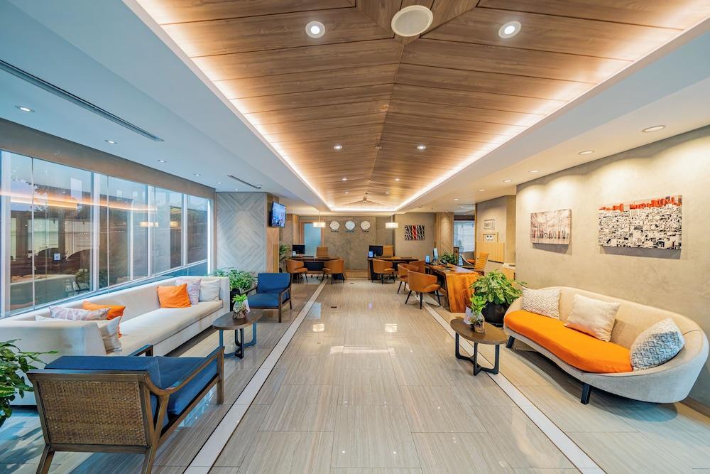 HARRIS Suites Puri Mansion Jakarta