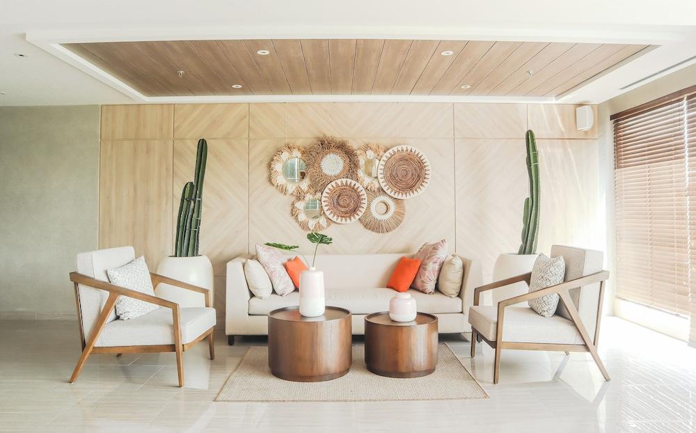 HARRIS Suites Puri Mansion Jakarta